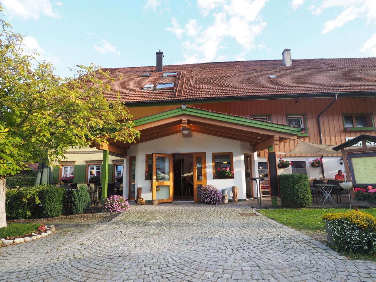 Landgasthof Zum Schwarzen Grat Isny im Allgäu Buitenkant foto