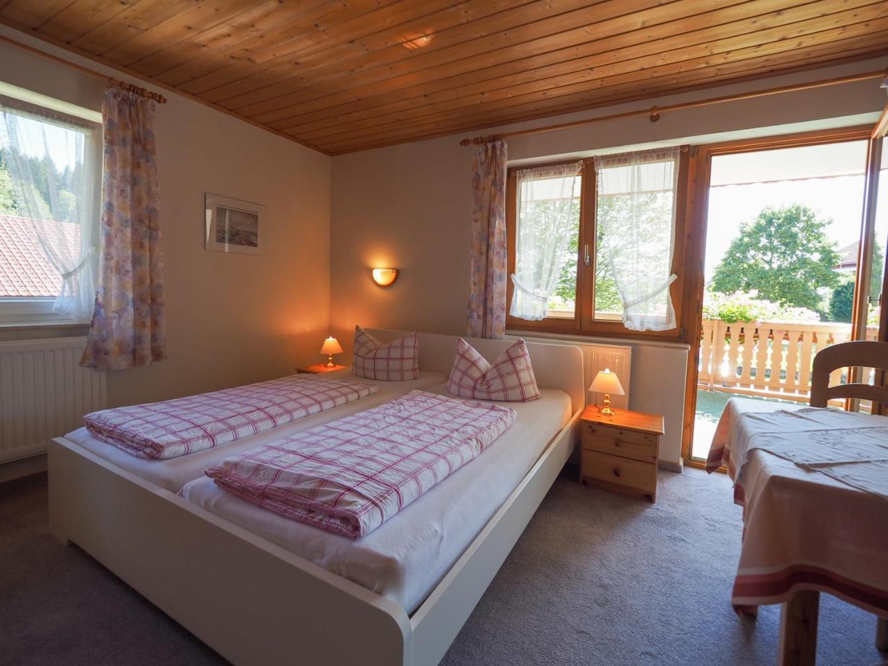 Landgasthof Zum Schwarzen Grat Isny im Allgäu Buitenkant foto